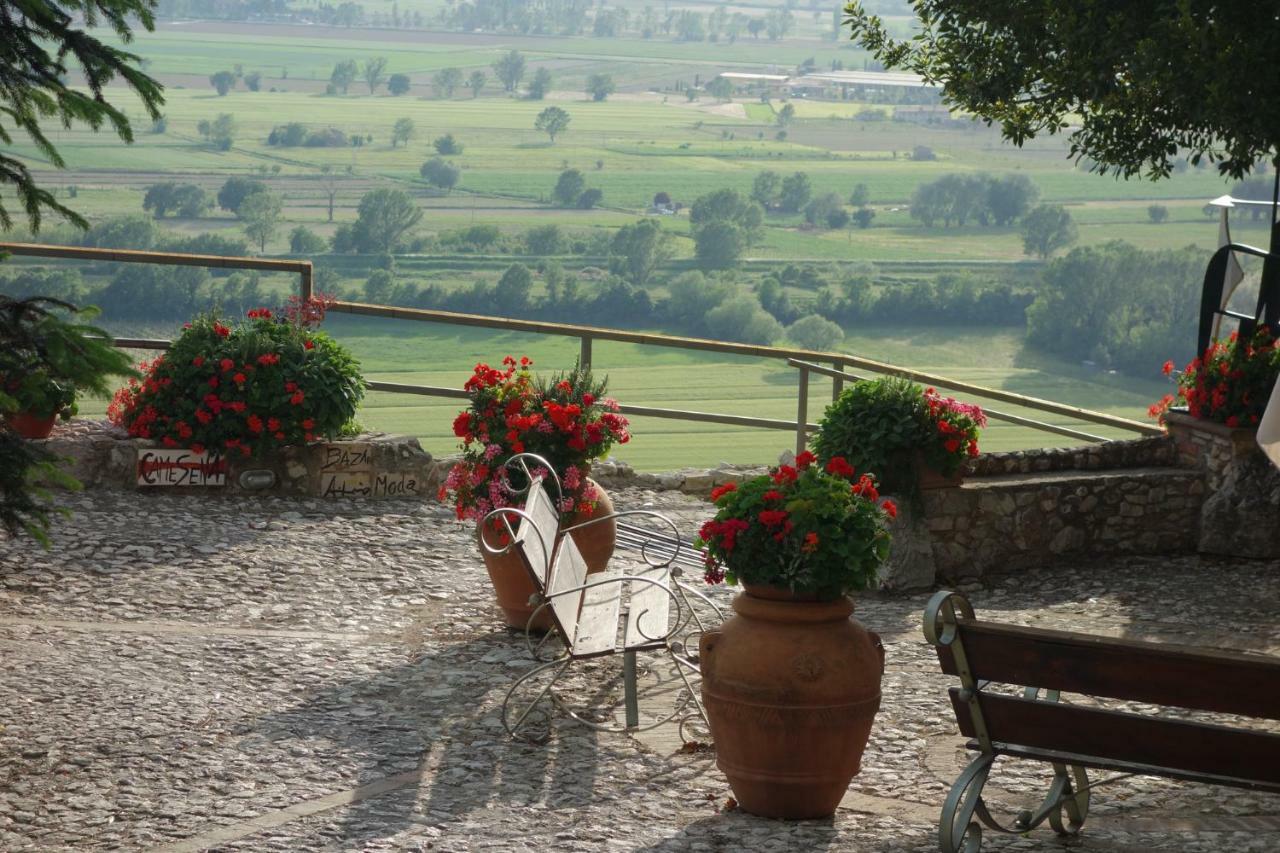 Relais Borgo Lizori Country House Campello sul Clitunno Ngoại thất bức ảnh